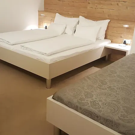 Joschi Sporthaus فندق