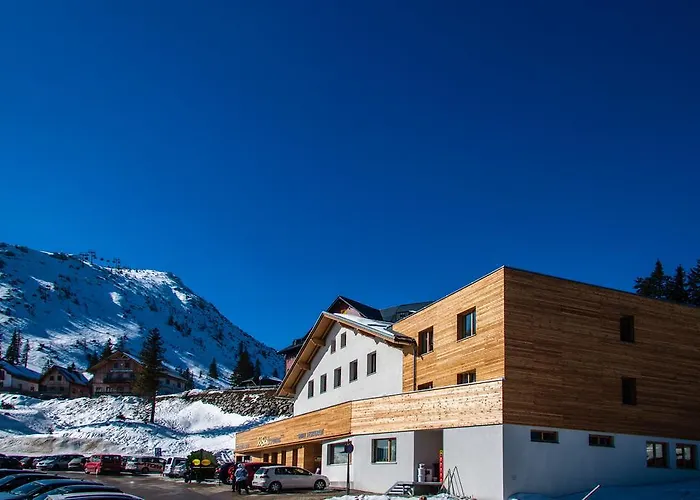 Joschi Sporthaus Hotell 4*